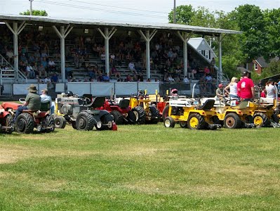 Tractor_Pull_2012.jpg